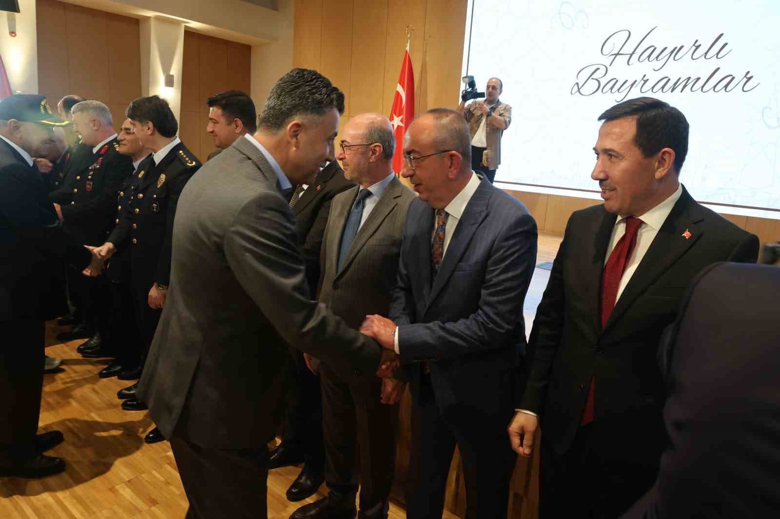 Konya’da protokol bayramlaştı