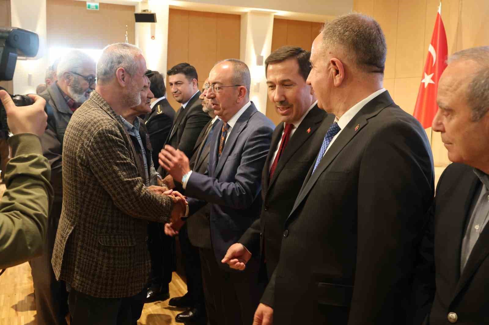 Konya’da protokol bayramlaştı