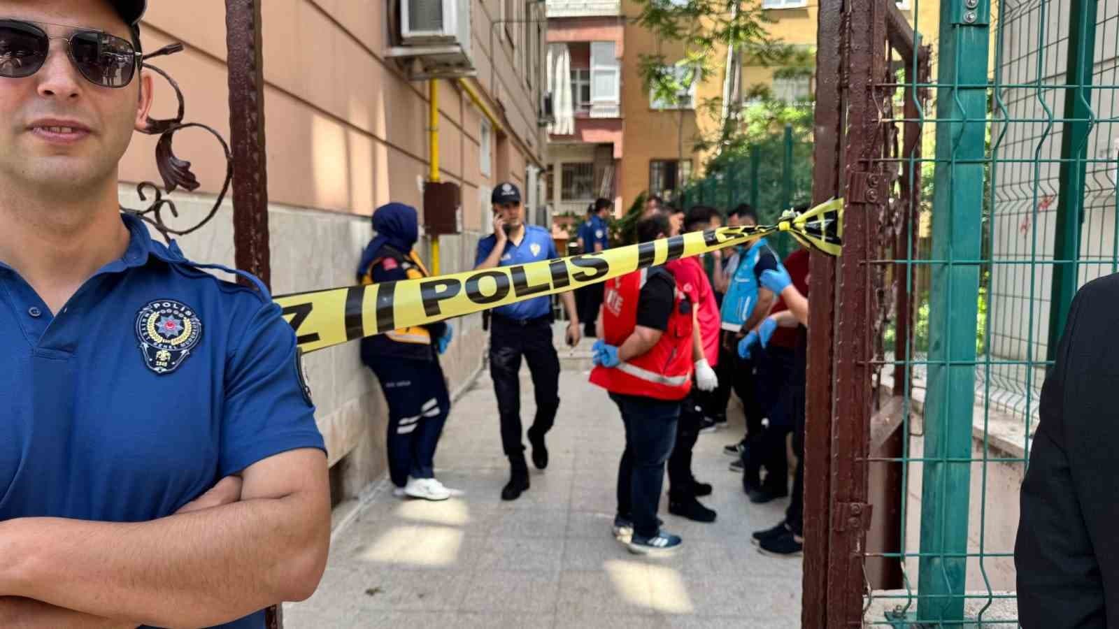 Pencere temizlerken 5’inci kattan düşen kadın hayatını kaybetti