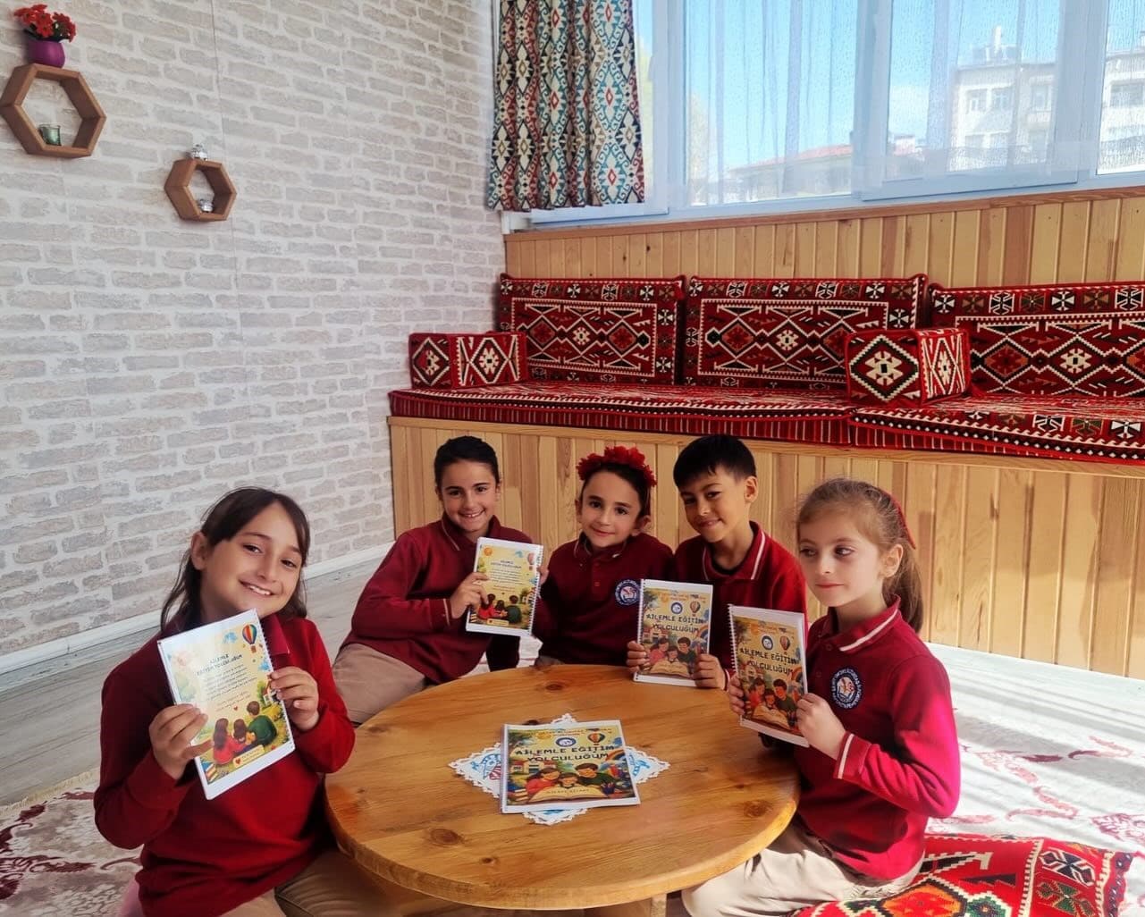 Aydıntepe’de öğrencilerin aileleriyle hazırladığı hikâyeler kitaplaştırıldı