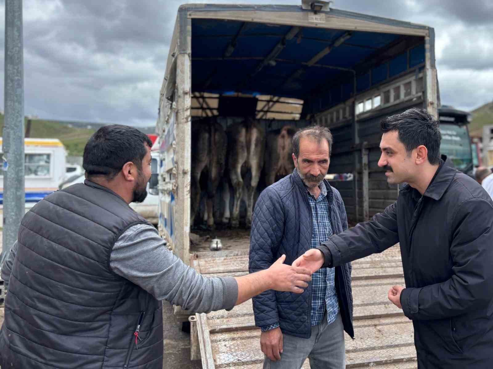 Kaymakam Tutal’dan Kurban Pazarı ziyareti
