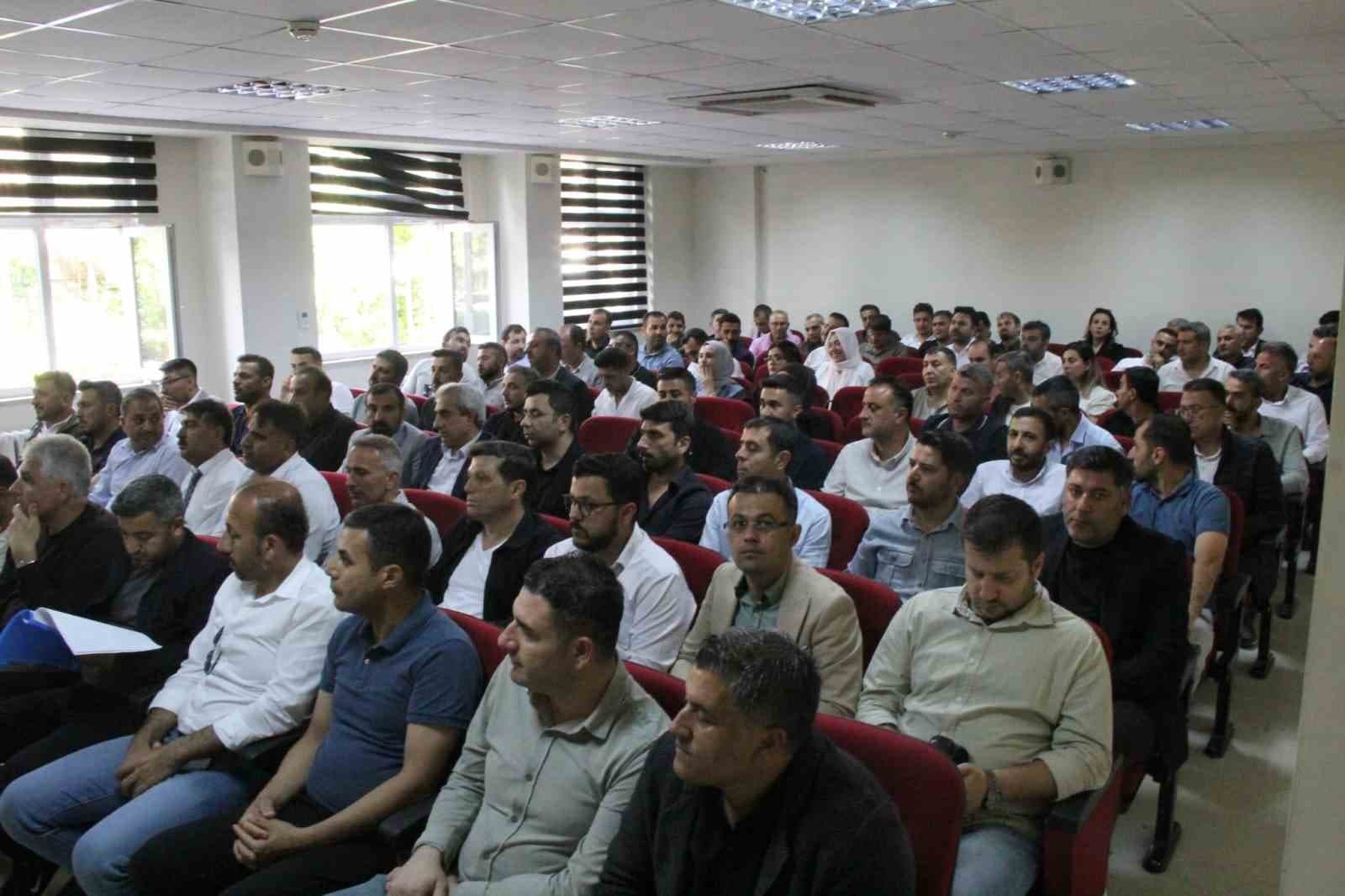 Cizre’de okul müdürleri toplantısında eğitim masaya yatırıldı