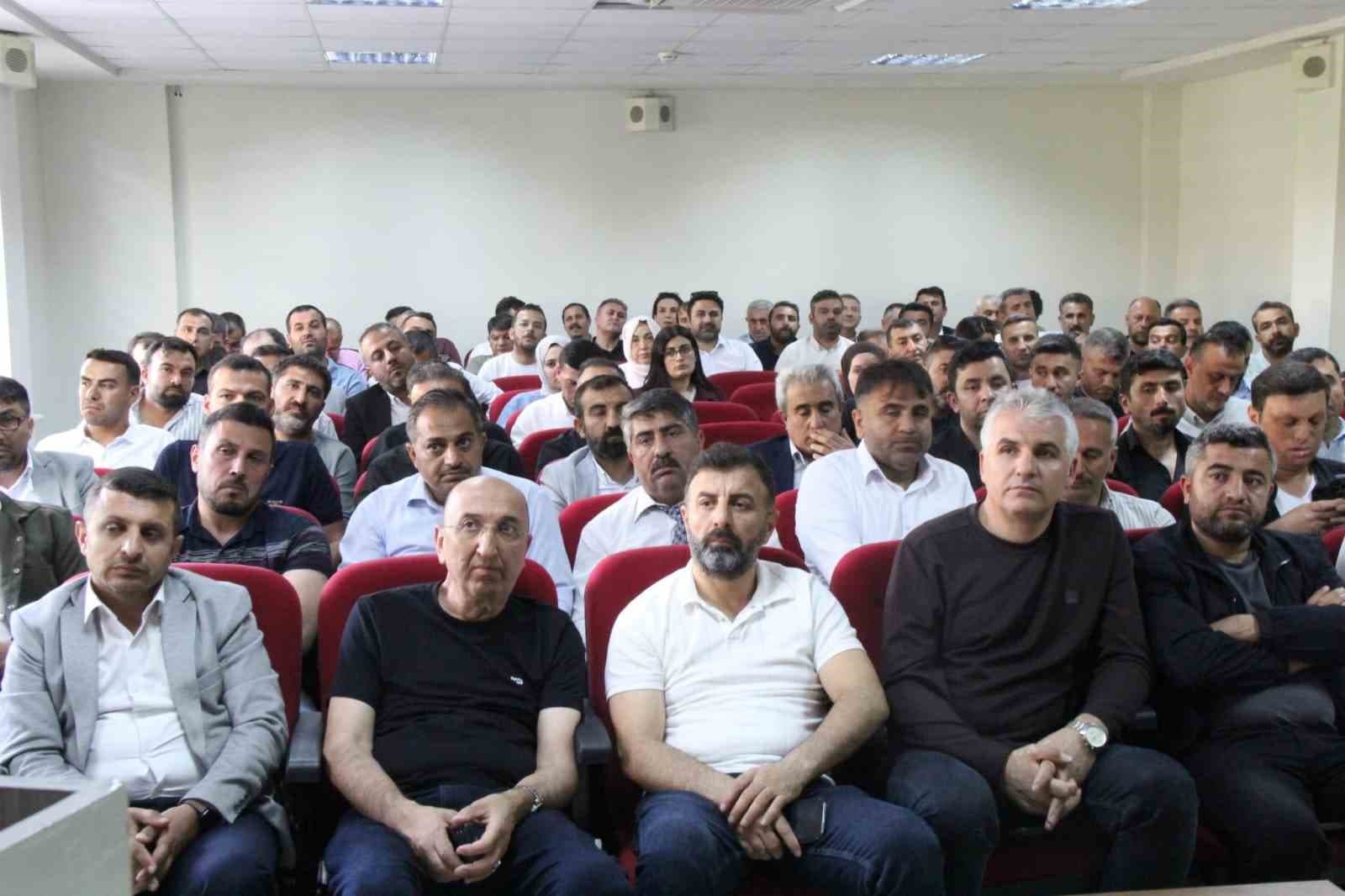 Cizre’de okul müdürleri toplantısında eğitim masaya yatırıldı