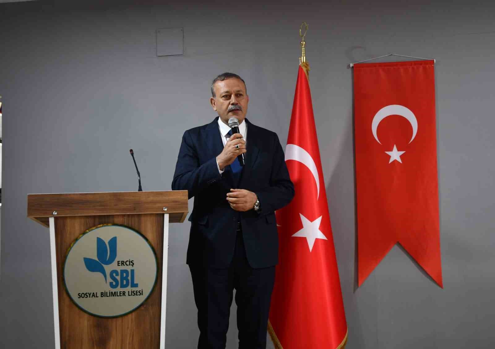 Rektör Elmastaş’tan Ercişli öğrencilerle kariyer planlaması söyleşisi
