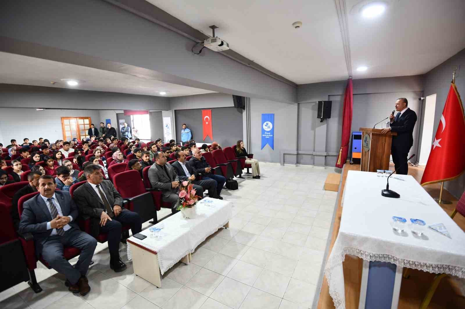 Rektör Elmastaş’tan Ercişli öğrencilerle kariyer planlaması söyleşisi