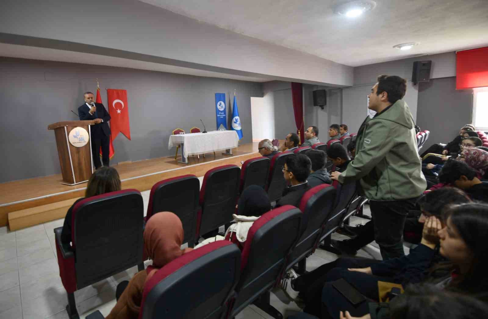 Rektör Elmastaş’tan Ercişli öğrencilerle kariyer planlaması söyleşisi