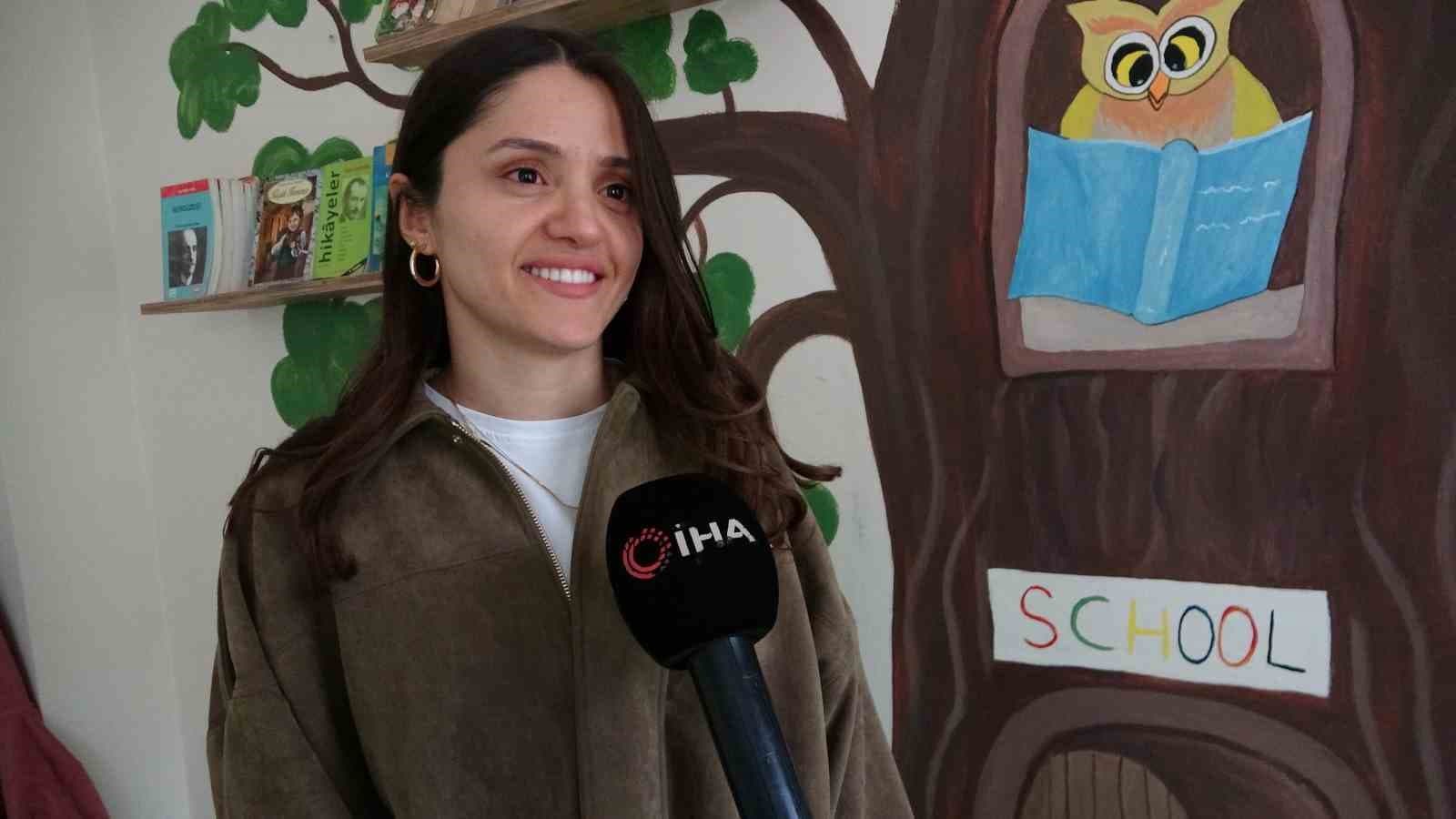 Köy okulunda büyüdü, köy çocuklarının umudu oldu