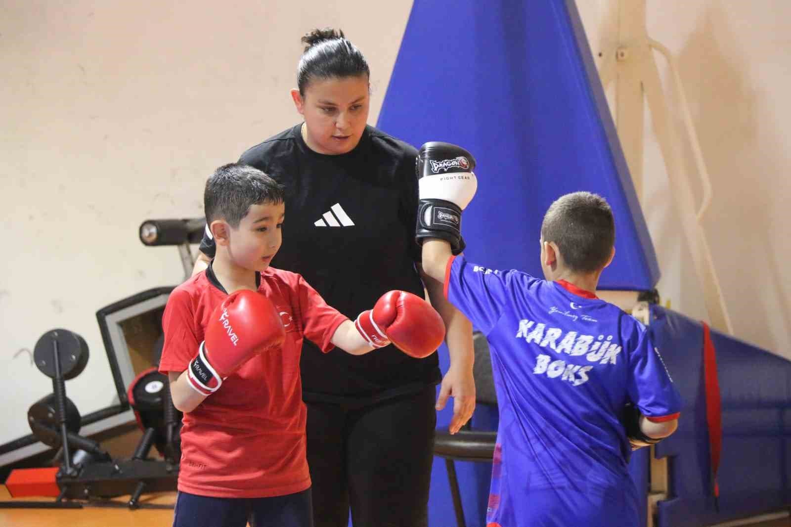 Genç boksörler milli takımı hedefliyor