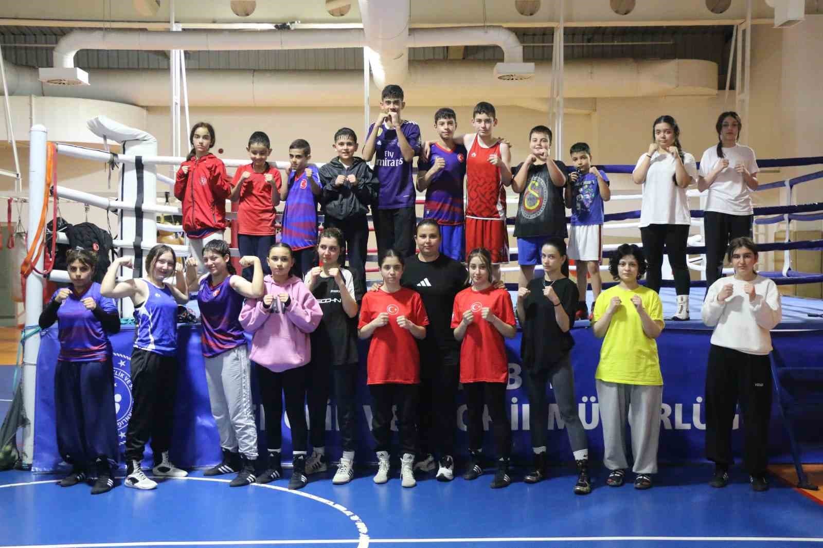 Genç boksörler milli takımı hedefliyor