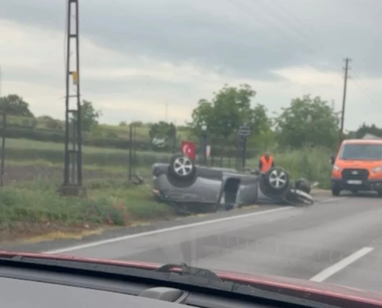 Takla atan otomobilin sürücüsü yaralandı