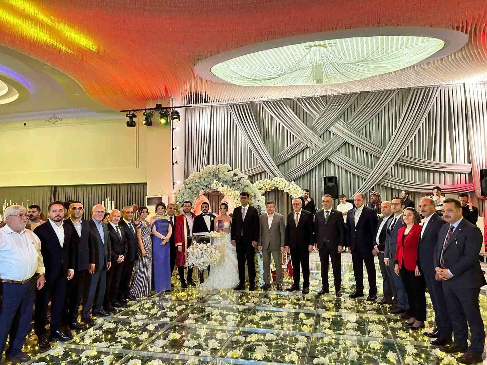 Uşak’ta 15 şahitli nikah töreni
