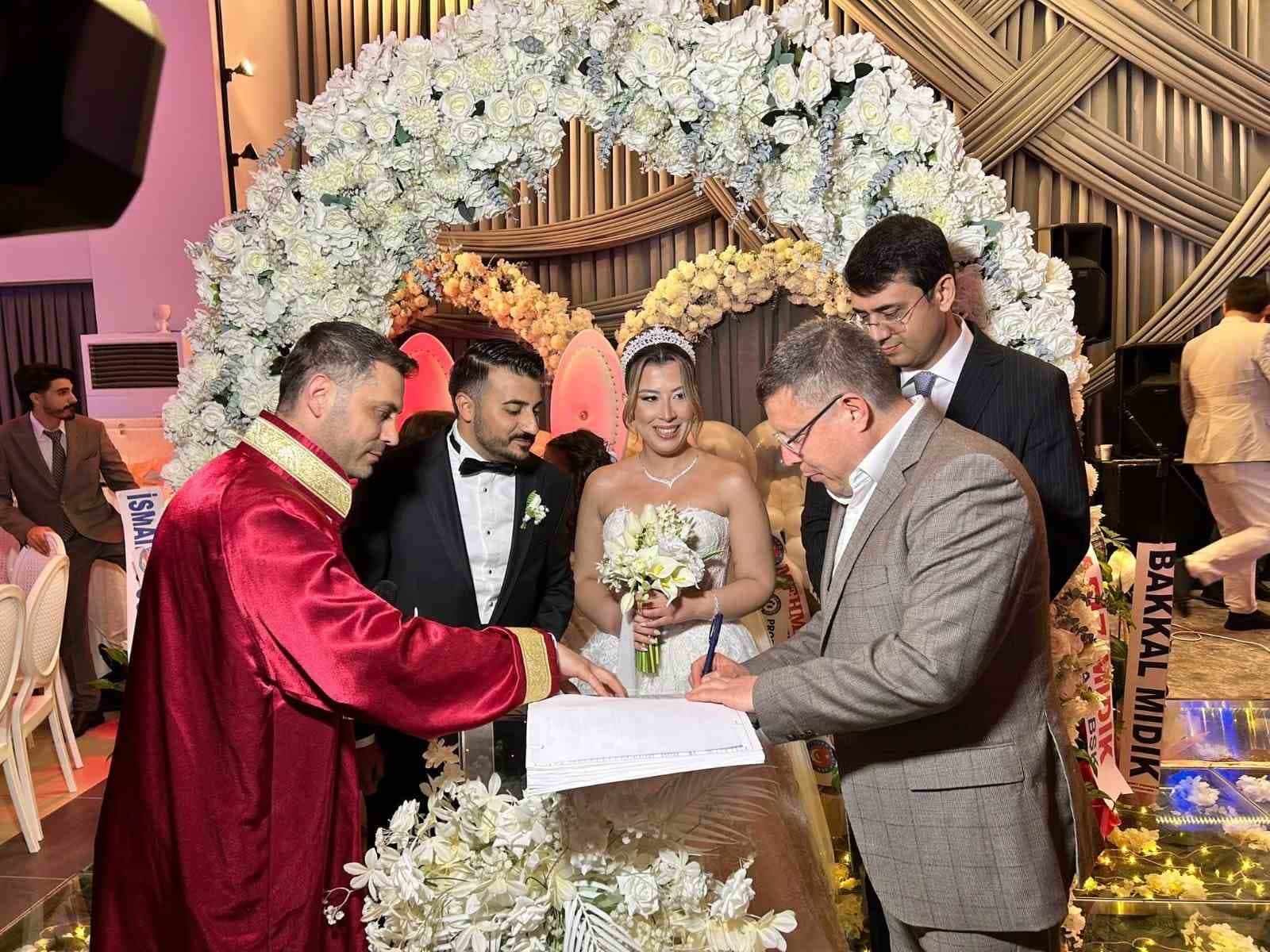 Uşak’ta 15 şahitli nikah töreni