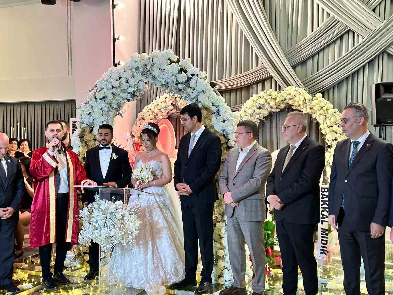 Uşak’ta 15 şahitli nikah töreni