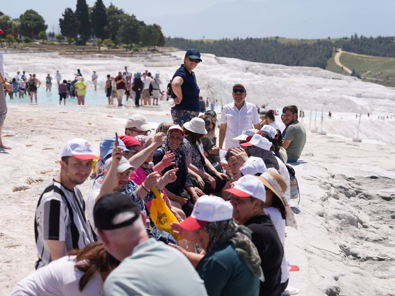 Engelliler ve yakınları beyaz cennet Pamukkale’de buluştu