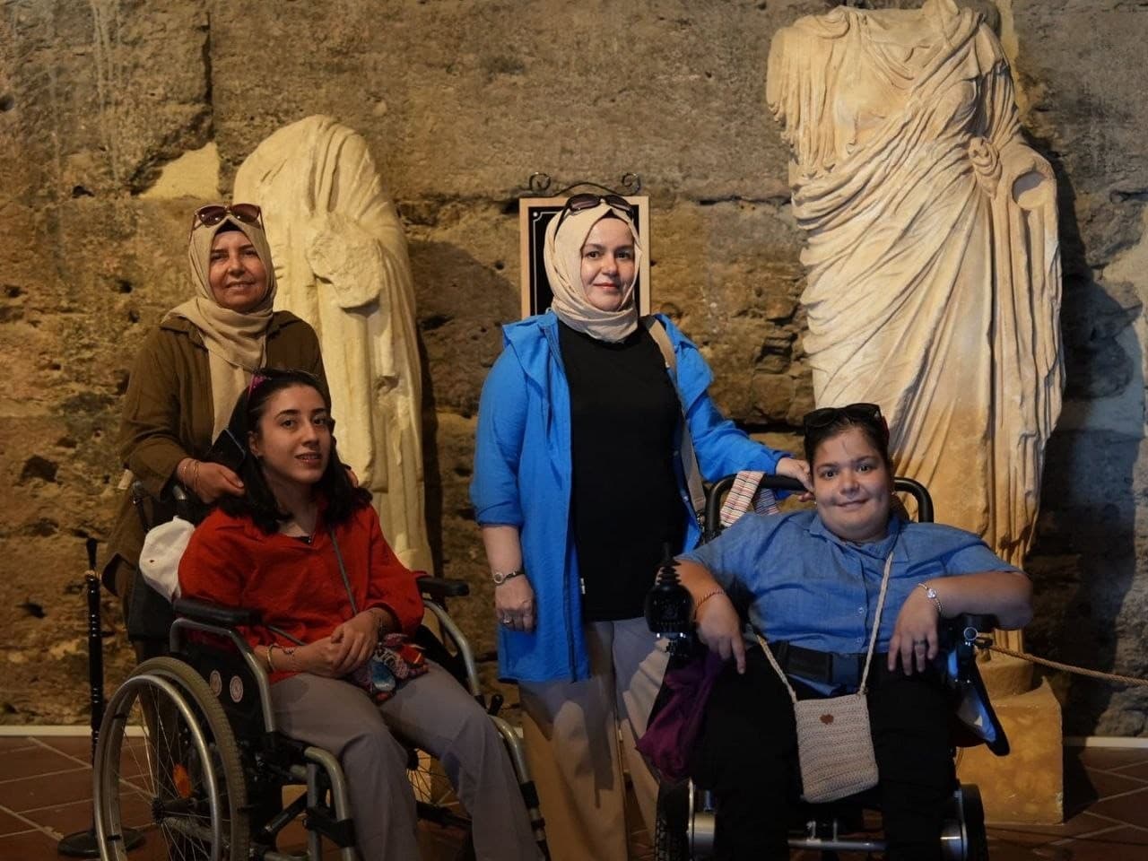 Engelliler ve yakınları beyaz cennet Pamukkale’de buluştu