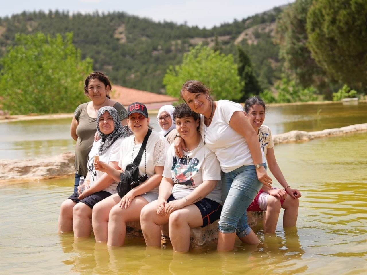 Engelliler ve yakınları beyaz cennet Pamukkale’de buluştu