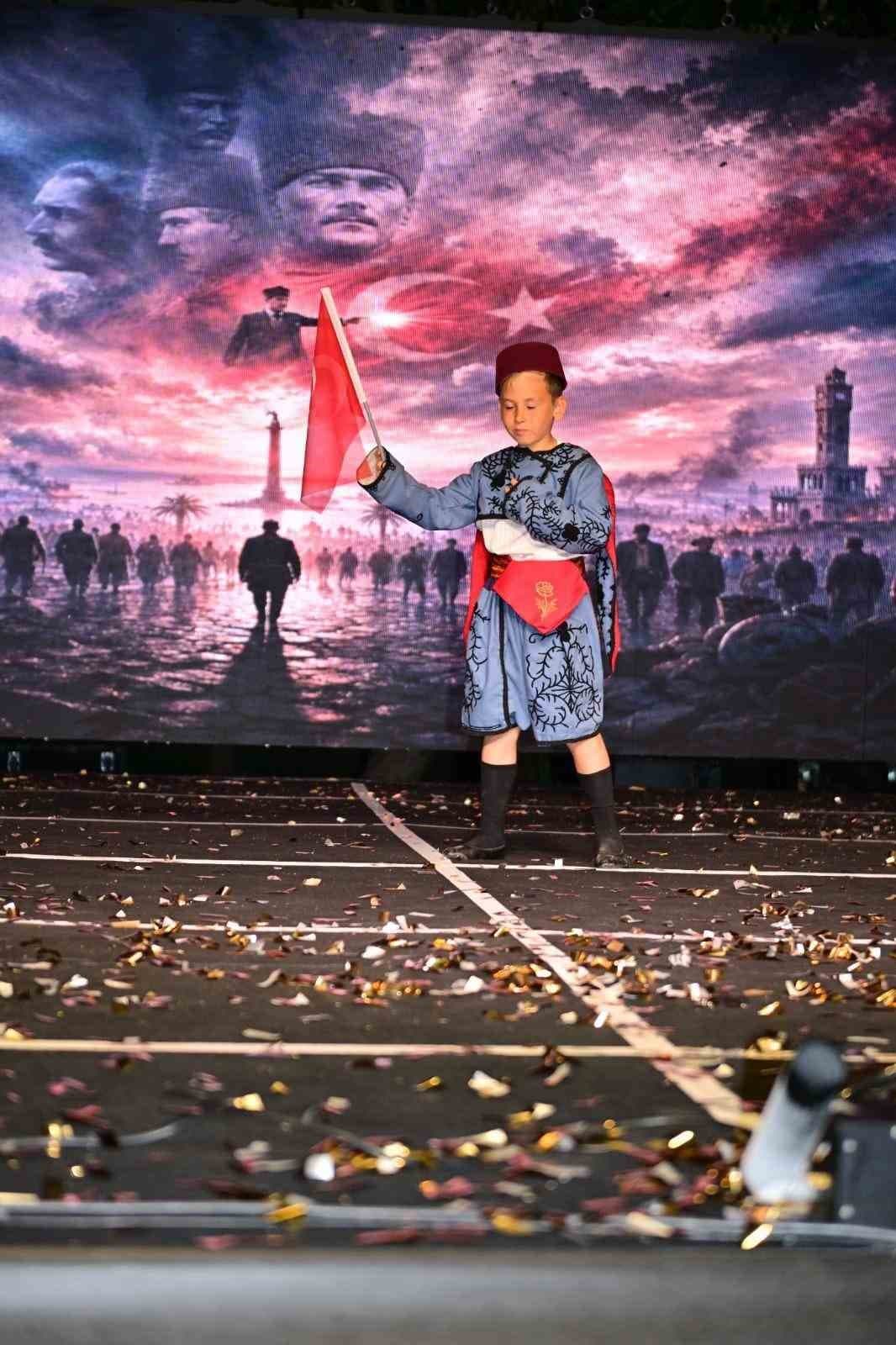 Konyaaltı İlkokulu’ndan renkli halk oyunları şenliği