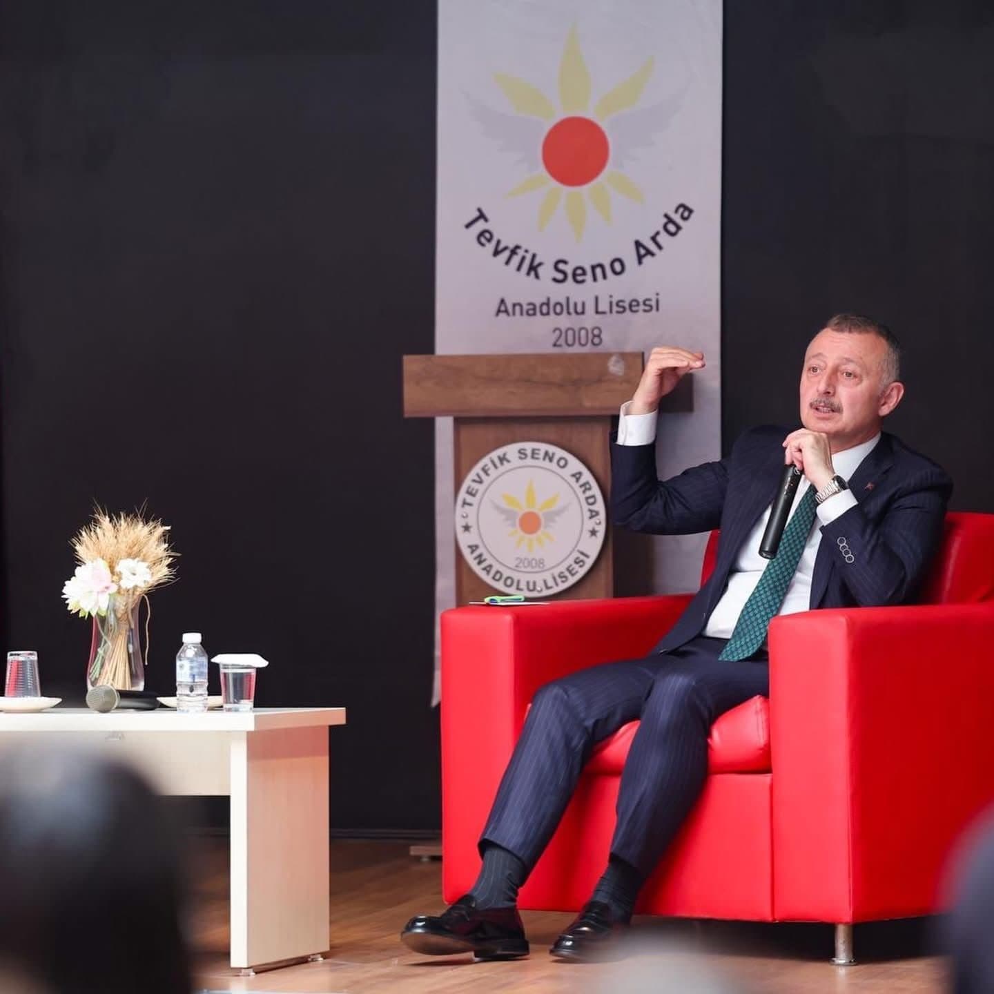 Liseli öğrenciler sordu Başkan Büyükakın cevapladı