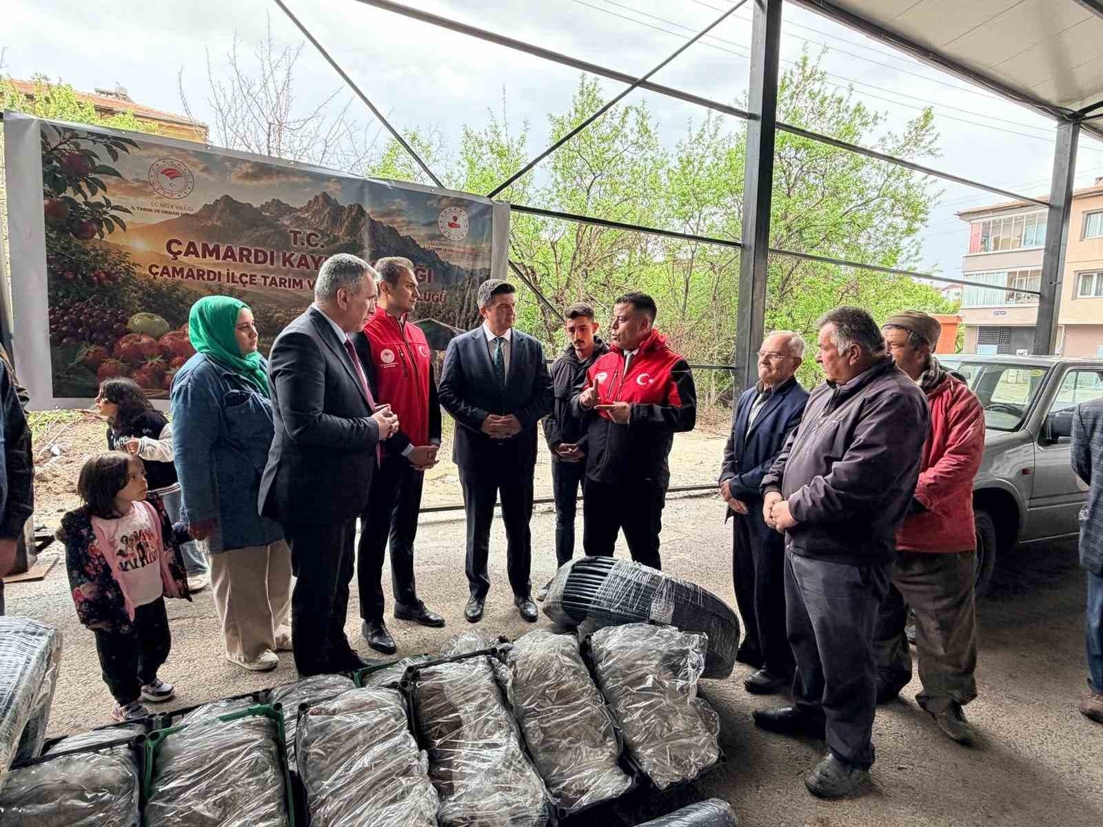 Çamardı’da üreticilere 90 bin çilek fidesi desteği