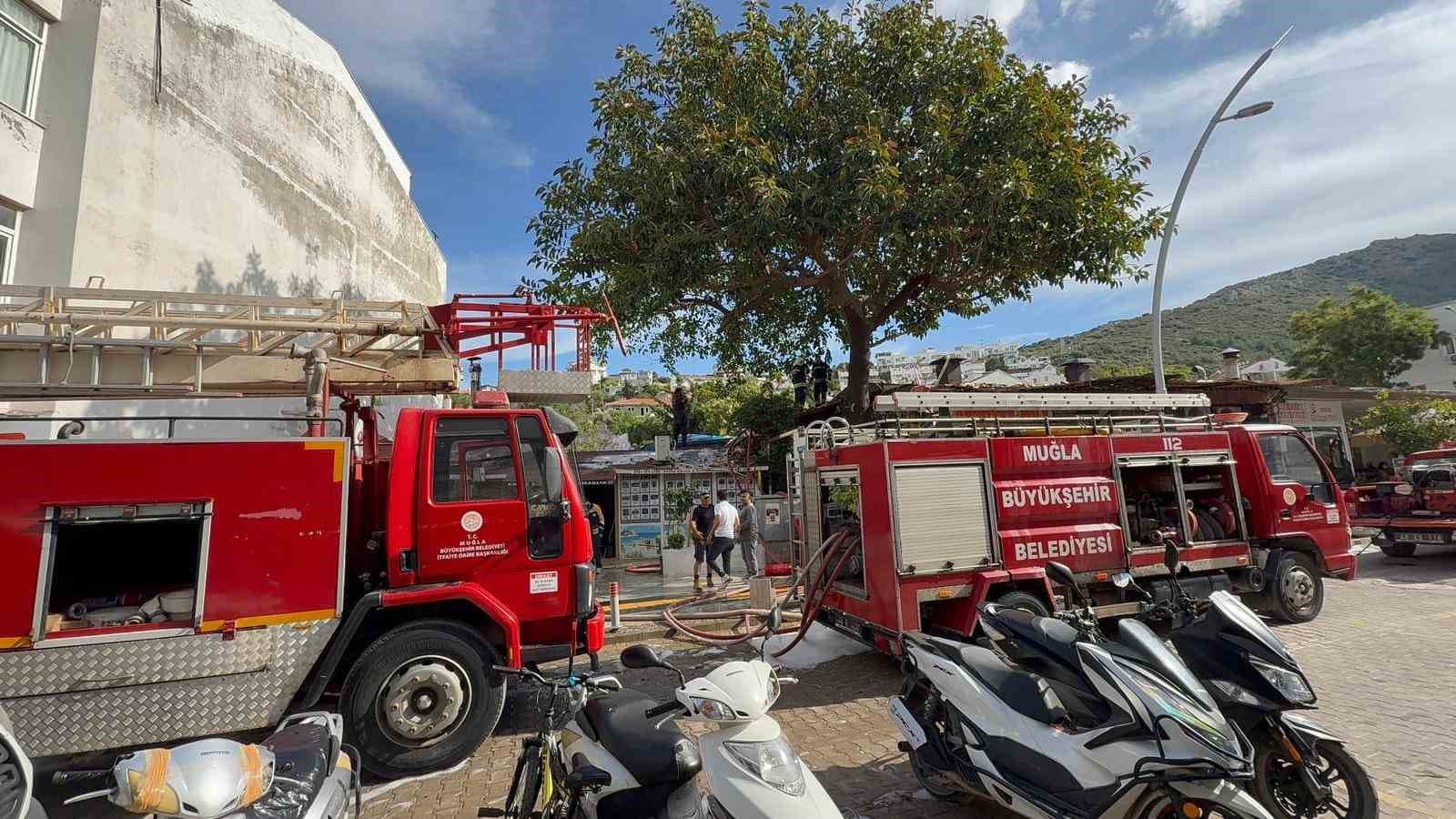 Datça’da işletme bacasında çıkan yangın paniğe neden oldu