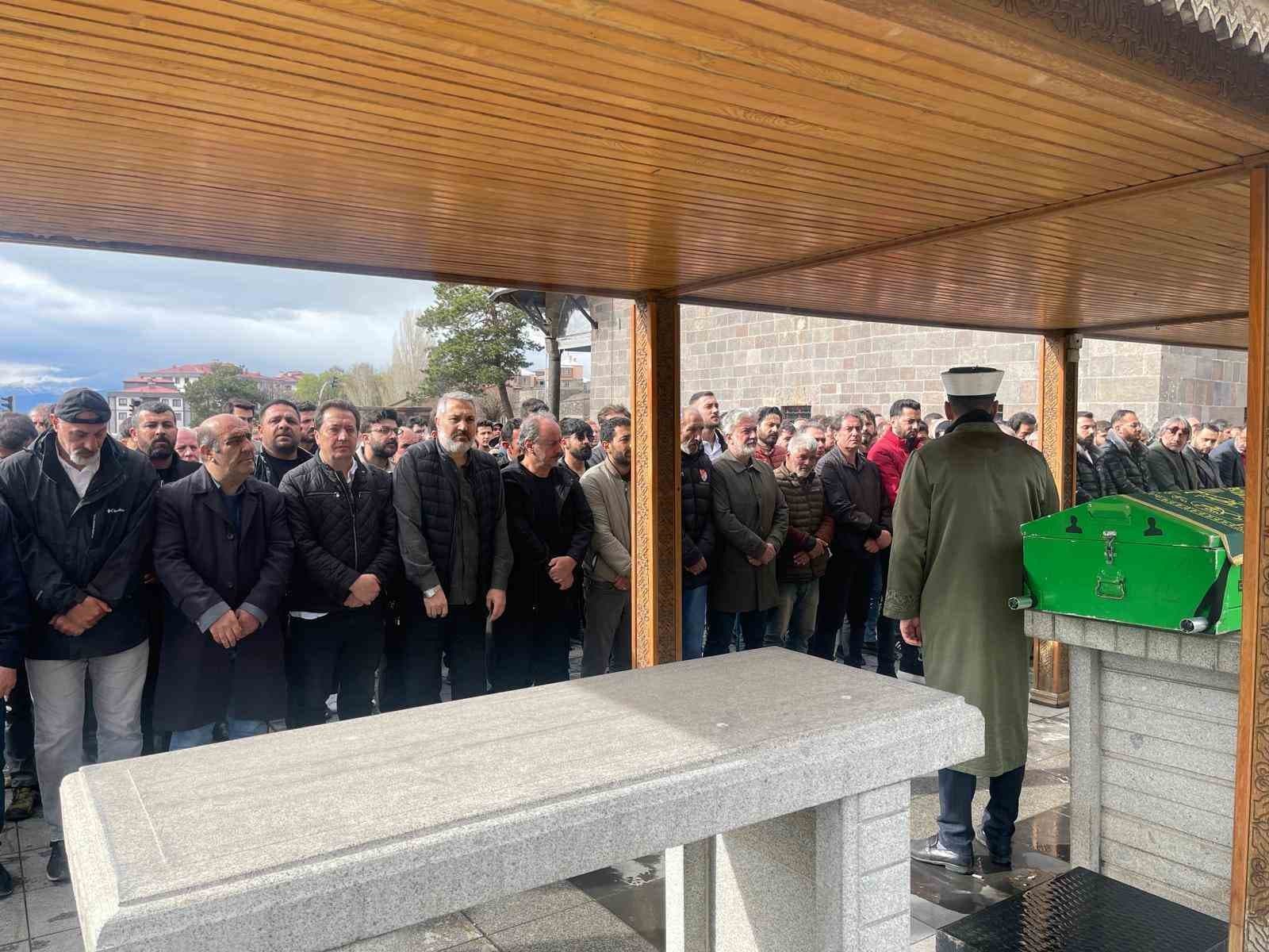 Gazeteci Orhan Akdal’a son görev