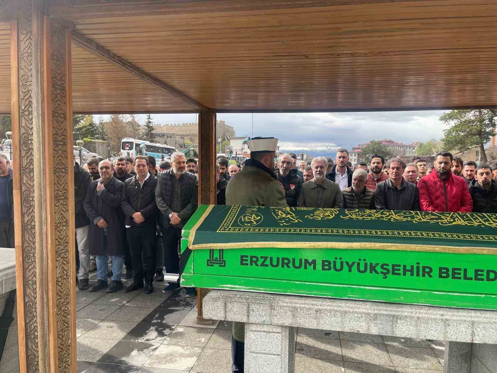 Gazeteci Orhan Akdal’a son görev