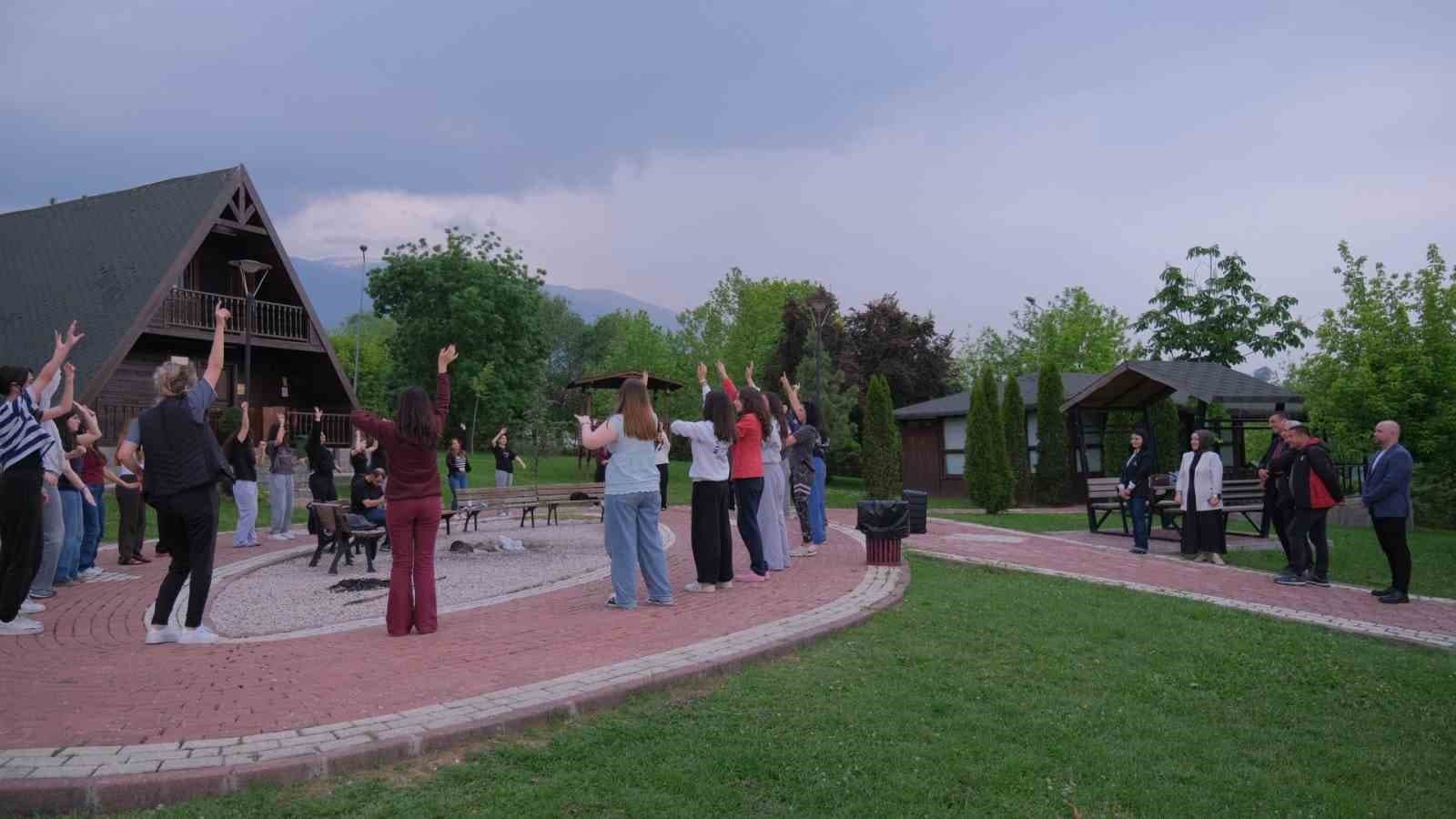 İnegöl’de gençlerin bilim kampı başladı