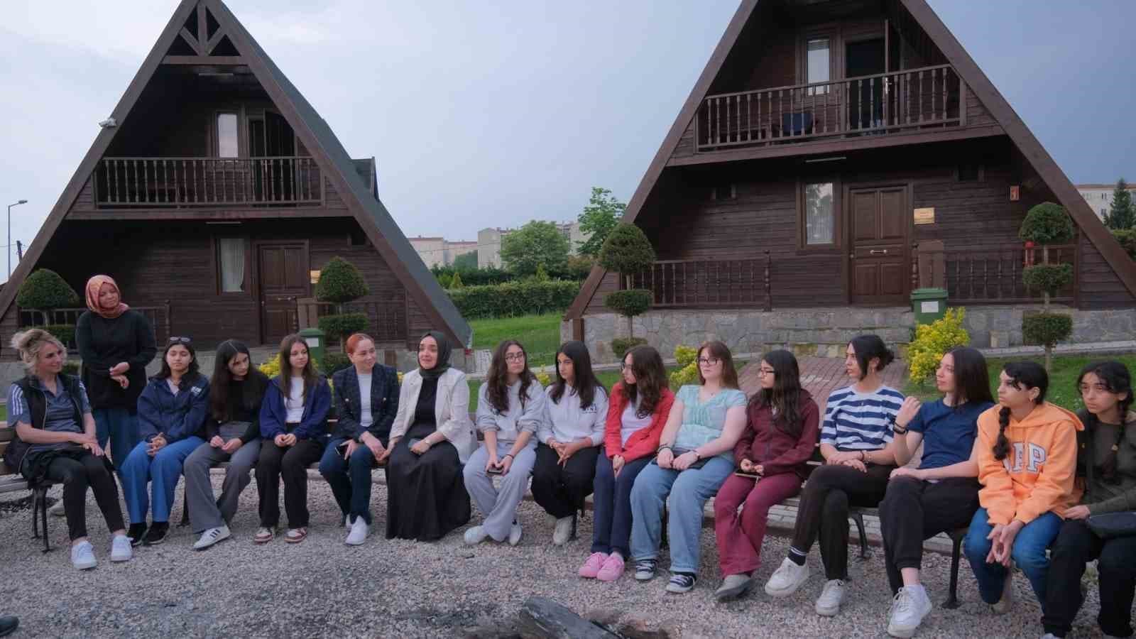 İnegöl’de gençlerin bilim kampı başladı