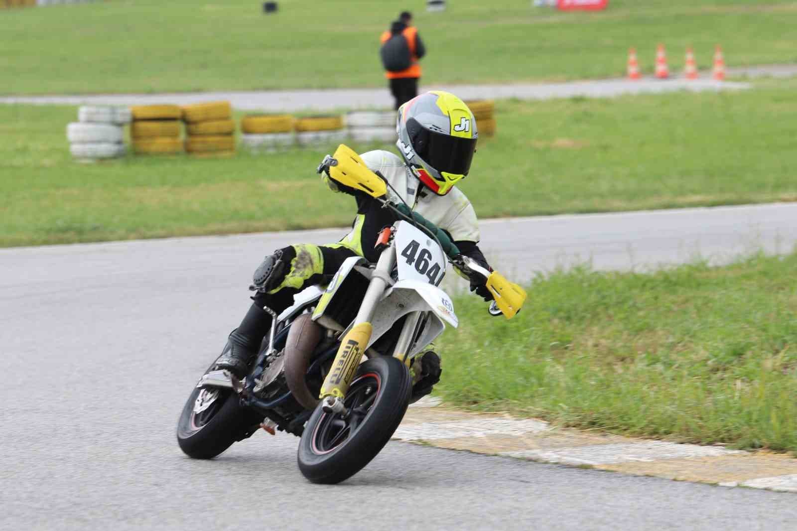 Süpermoto ve MotoMini heyecanı Uşak’ta başladı