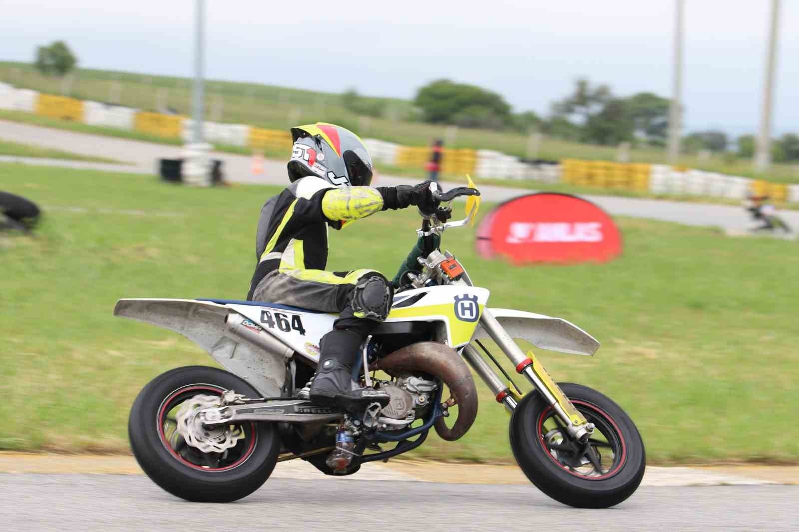 Süpermoto ve MotoMini heyecanı Uşak’ta başladı