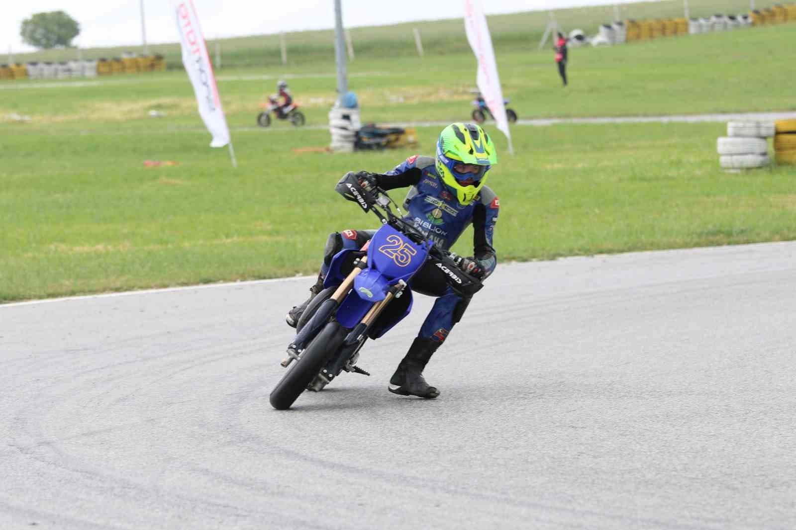 Süpermoto ve MotoMini heyecanı Uşak’ta başladı