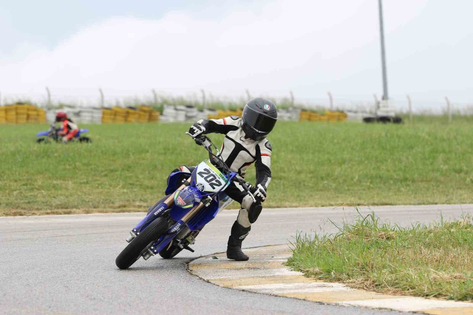 Süpermoto ve MotoMini heyecanı Uşak’ta başladı