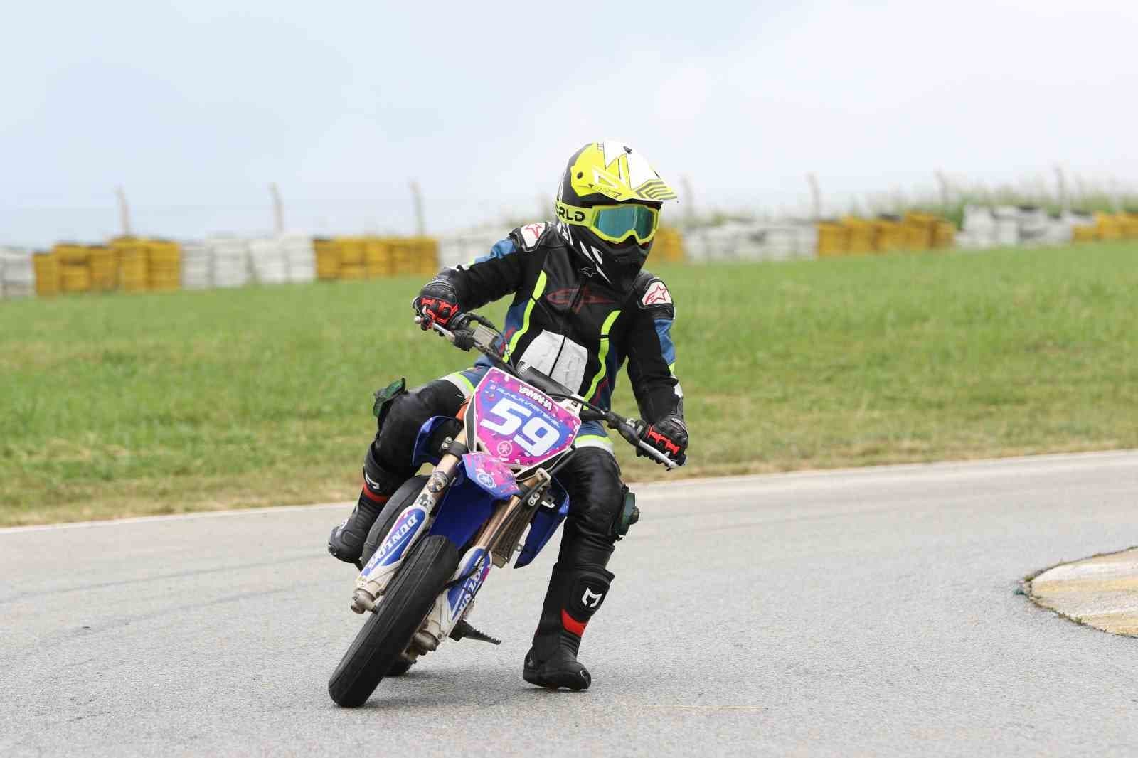 Süpermoto ve MotoMini heyecanı Uşak’ta başladı
