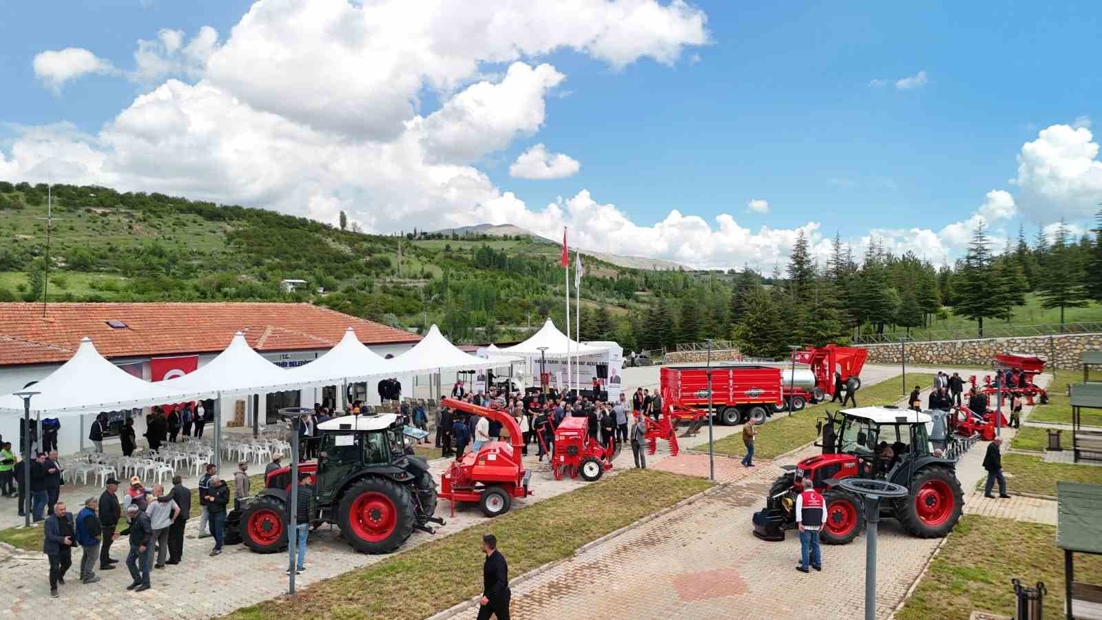 Doğanşehir’de buğday üretimine güç katacak ortak tarım makineleri parkı açıldı