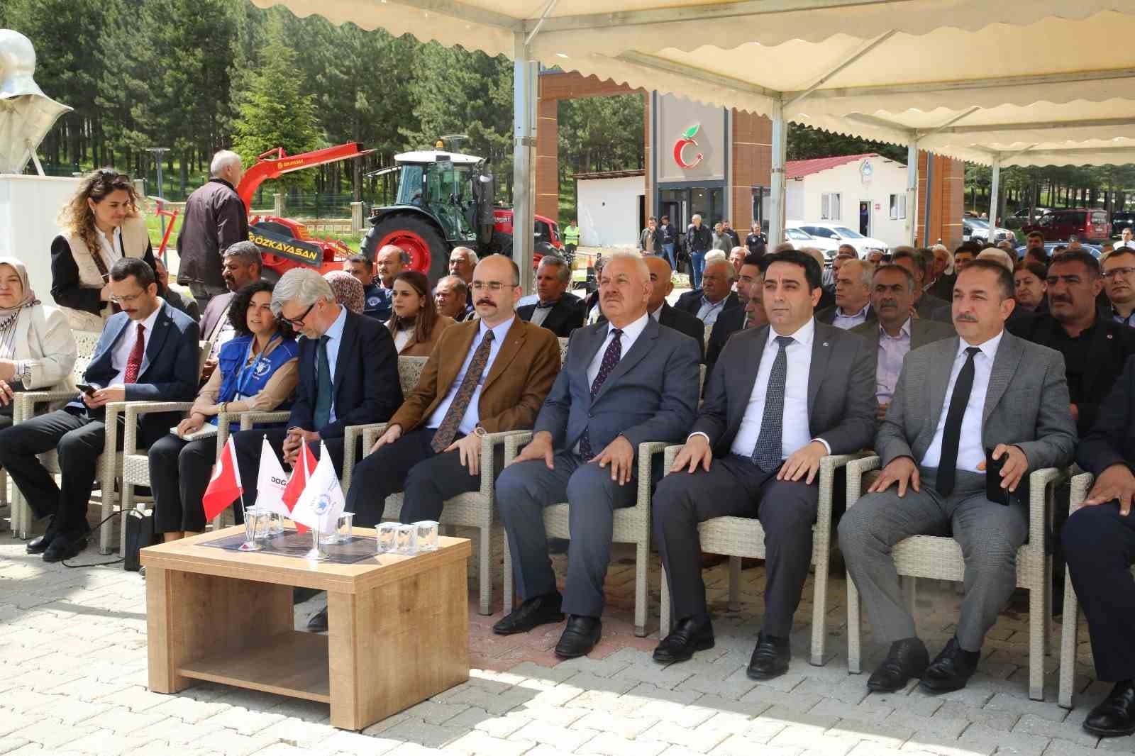 Doğanşehir’de buğday üretimine güç katacak ortak tarım makineleri parkı açıldı