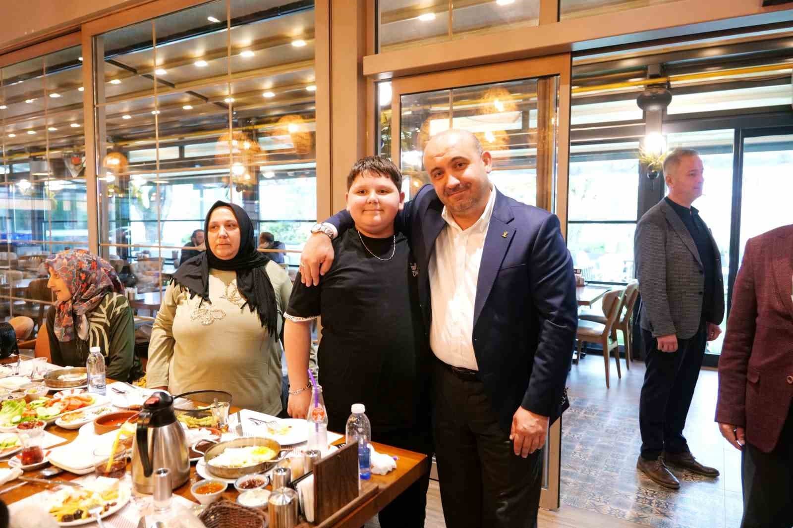 AK Parti Eskişehir İl Başkanı Albayrak, engelli bireyler ile buluştu