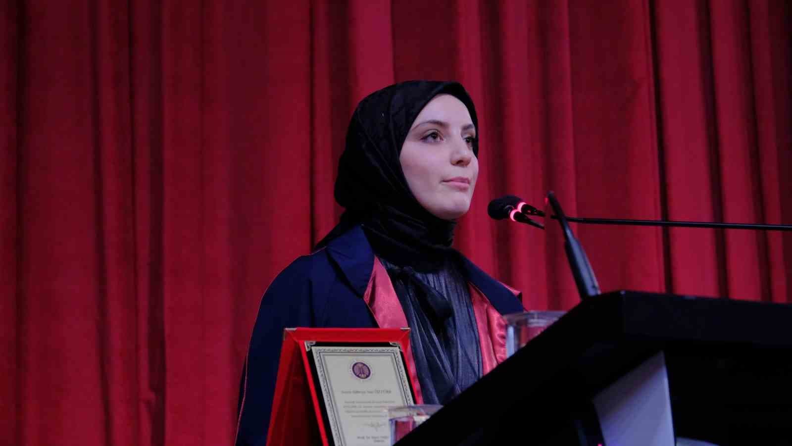 Atatürk Üniversitesi İletişim Fakültesi’nde mezuniyet heyecanı yaşandı