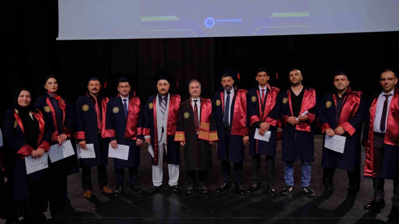 Atatürk Üniversitesi İletişim Fakültesi’nde mezuniyet heyecanı yaşandı