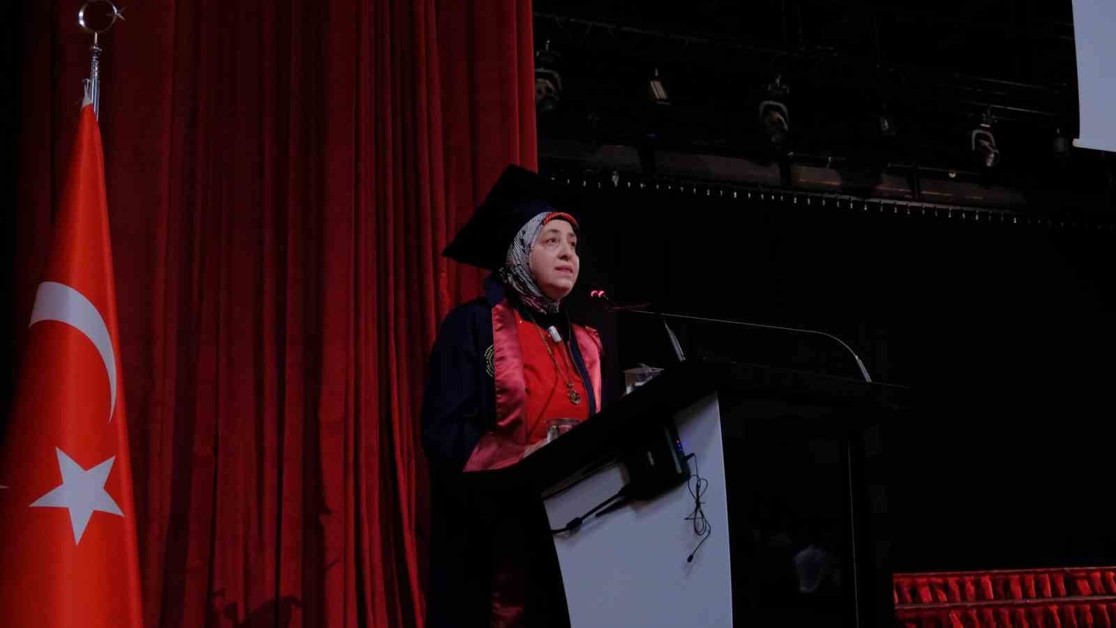 Atatürk Üniversitesi İletişim Fakültesi’nde mezuniyet heyecanı yaşandı