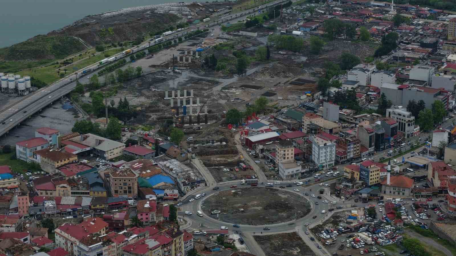 Karadeniz Sahil Yolu viyadüklerle Değirmendere Tüneli’ne bağlanıyor