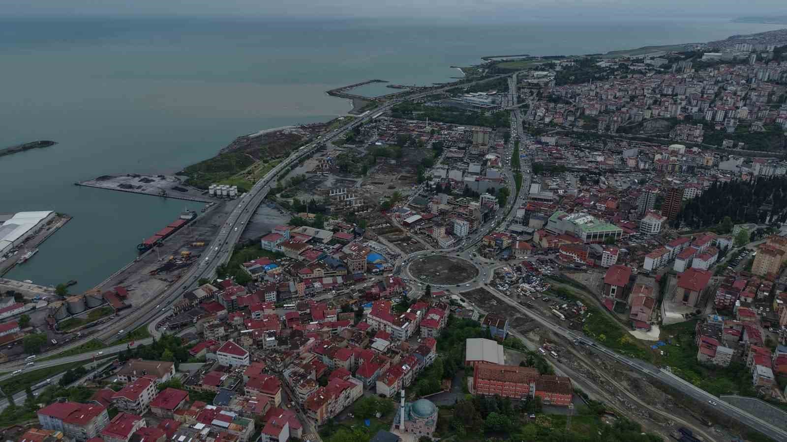 Karadeniz Sahil Yolu viyadüklerle Değirmendere Tüneli’ne bağlanıyor