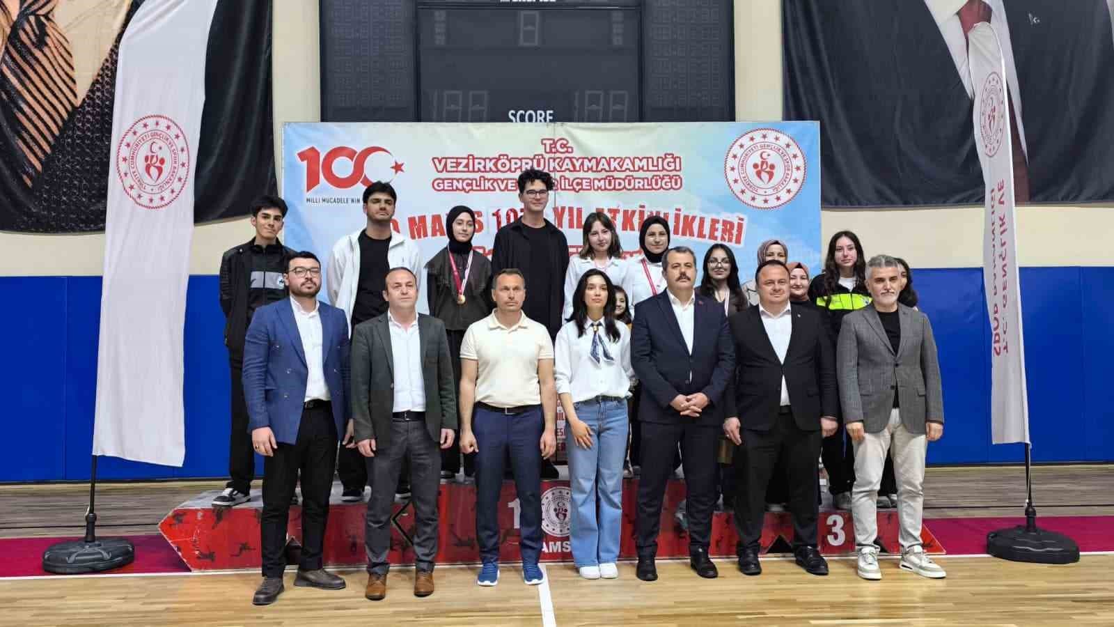 Vezirköprü’de liseliler münazarada yarıştı