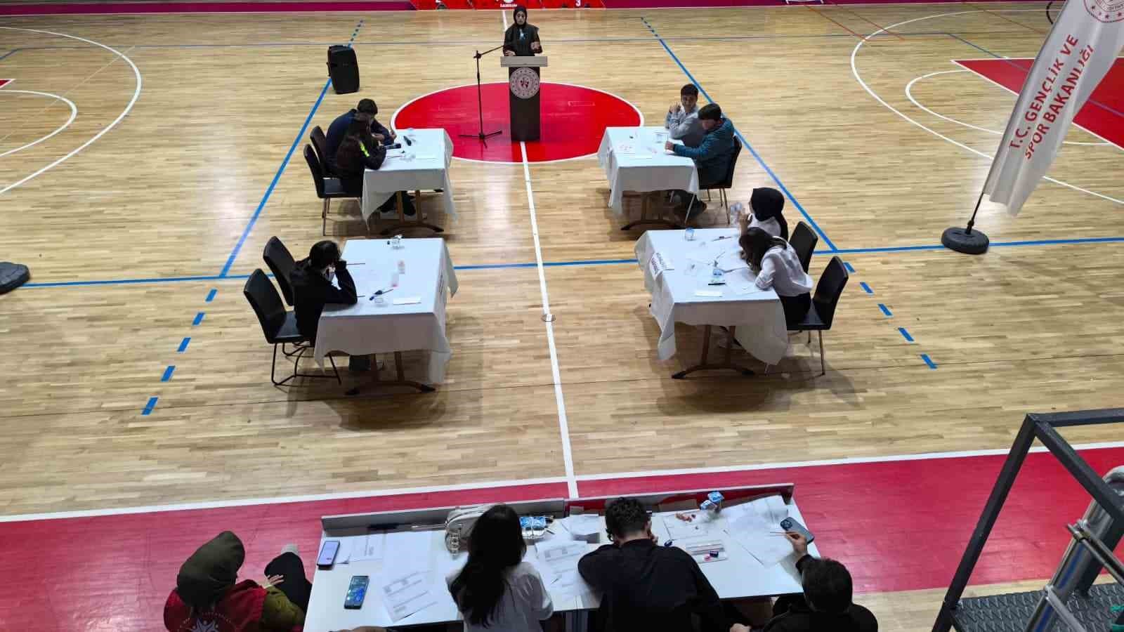 Vezirköprü’de liseliler münazarada yarıştı