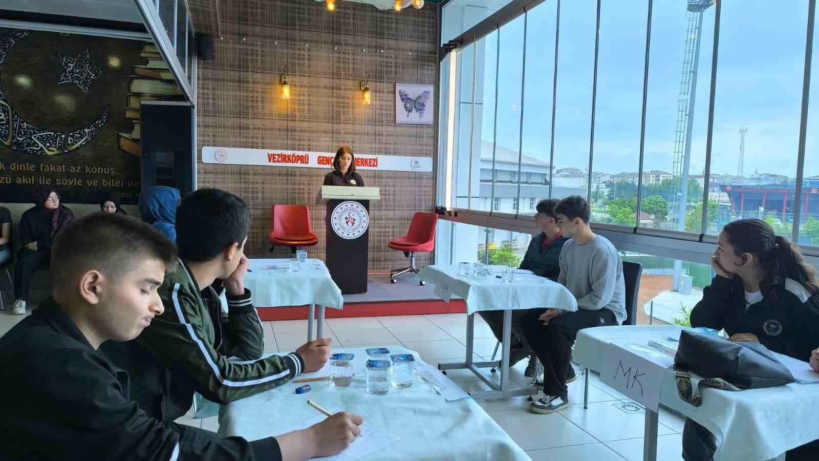 Vezirköprü’de liseliler münazarada yarıştı