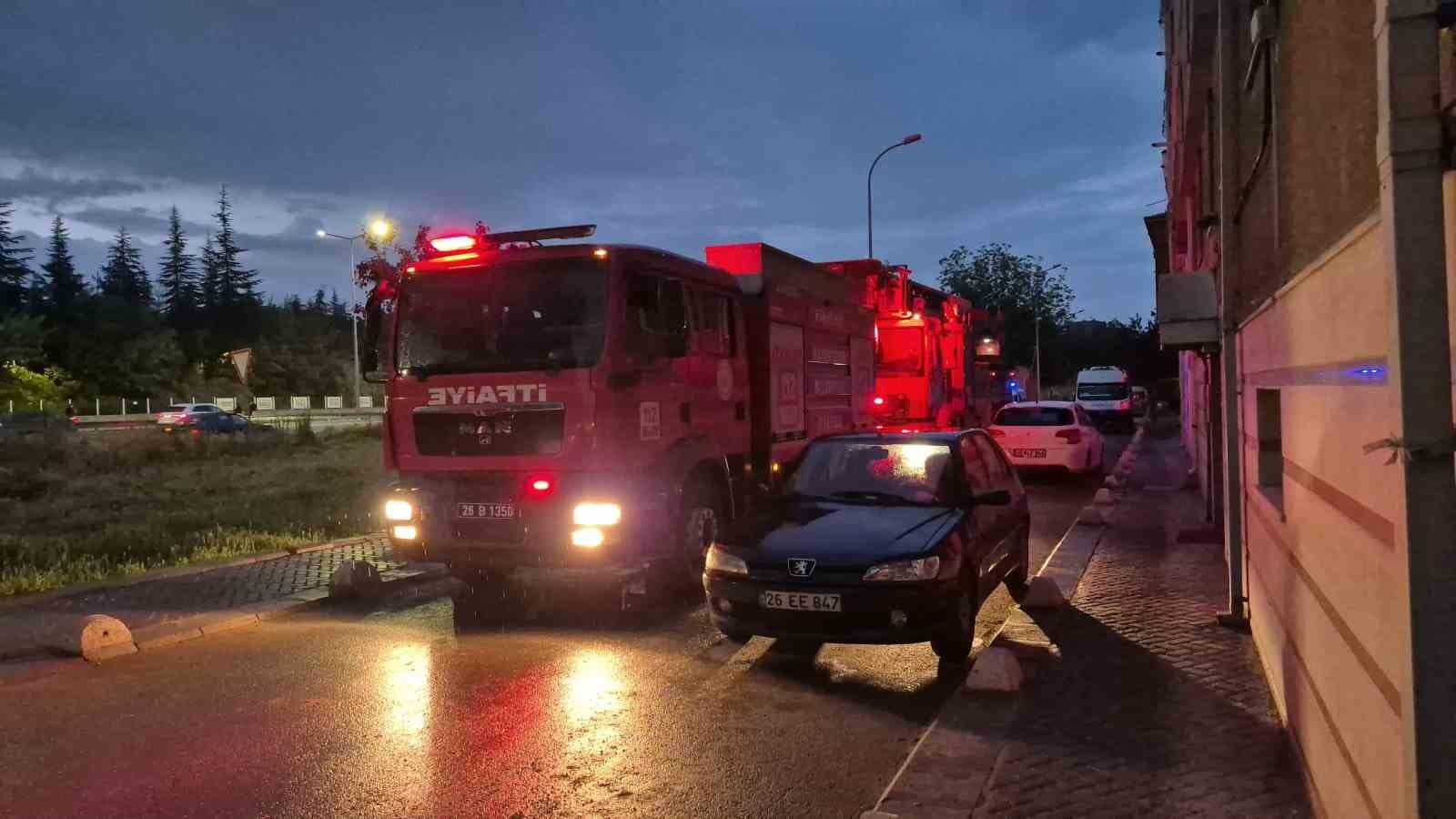 Aspiratör kaynaklı çıkan yangına itfaiye müdahale etti