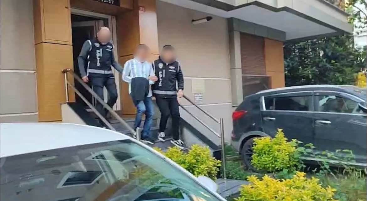 İş insanlarına zorla çek imzalattıran şebekeye Organize Polisi’nden darbe