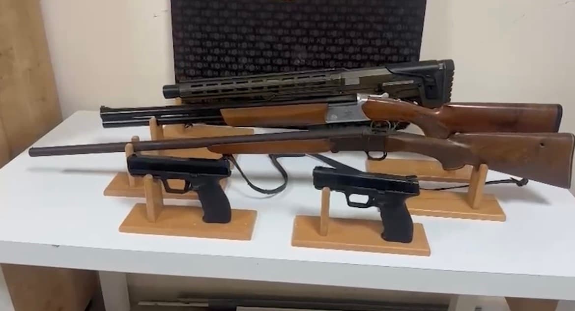 İş insanlarına zorla çek imzalattıran şebekeye Organize Polisi’nden darbe