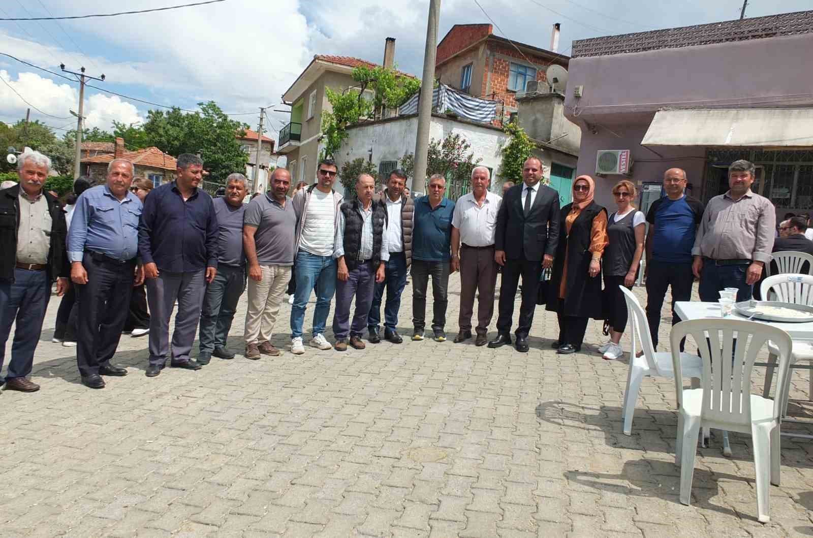 Burhaniye de geleneksel Ağacık Hayrı yüzlerce insanı buluşturdu