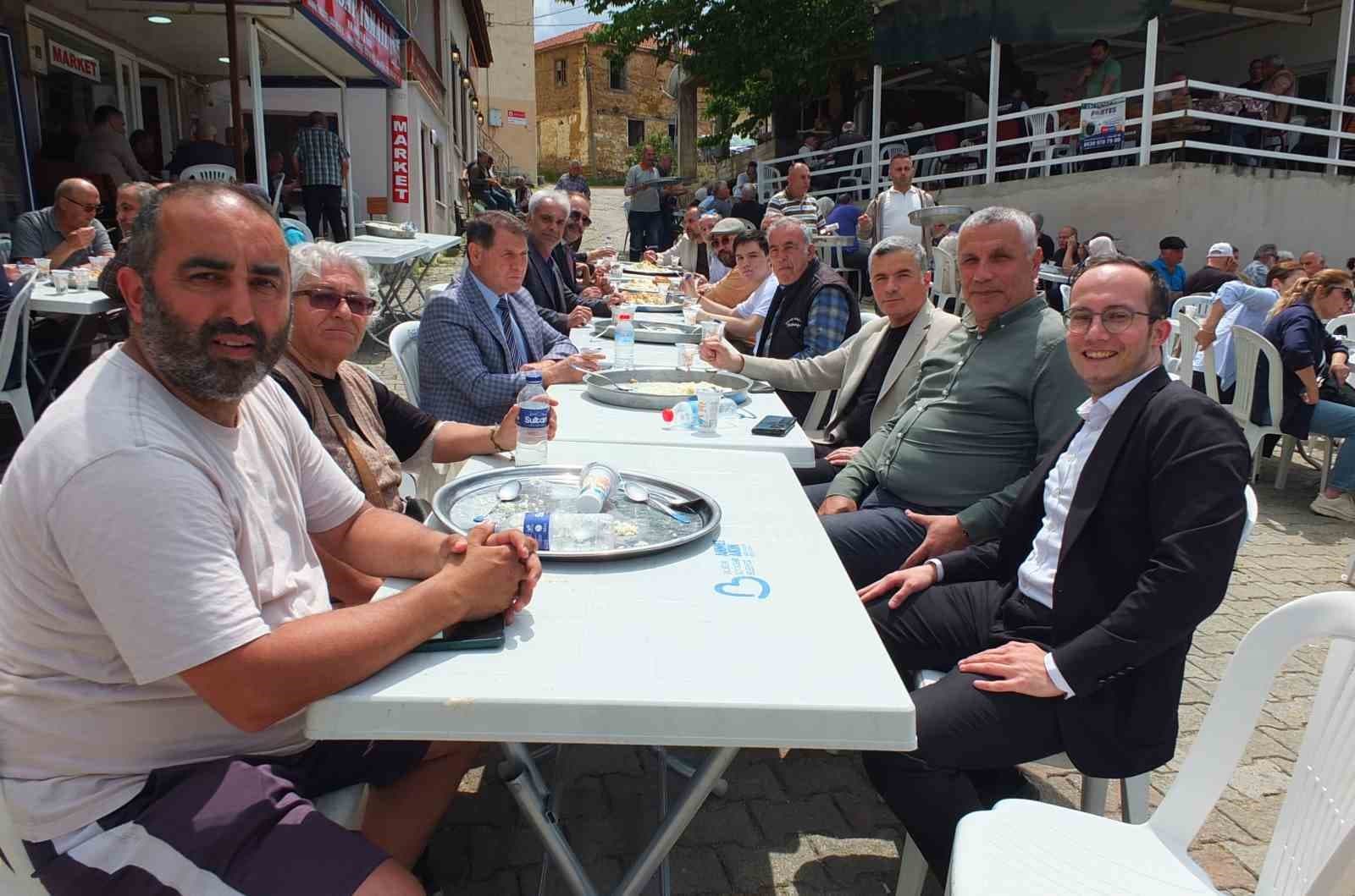 Burhaniye de geleneksel Ağacık Hayrı yüzlerce insanı buluşturdu