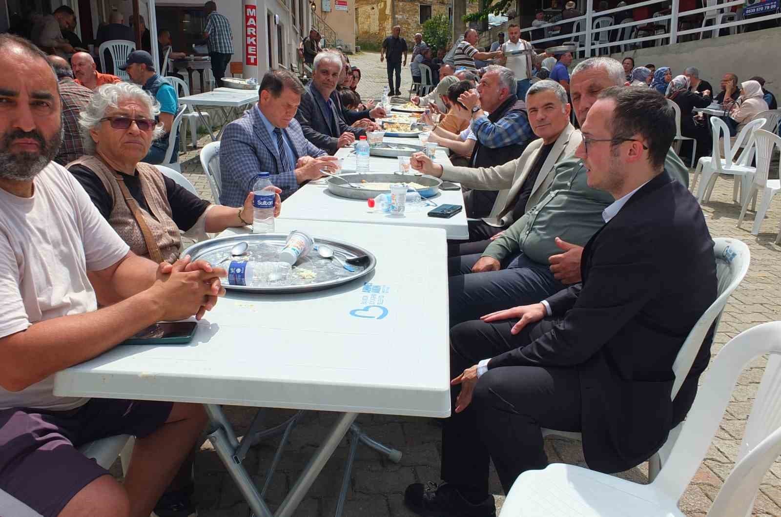 Burhaniye de geleneksel Ağacık Hayrı yüzlerce insanı buluşturdu